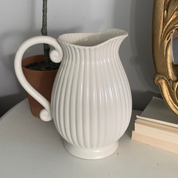 Ashland off white large pitcher ribbed shabby home‎ decor serving shelf table - Picture 2 of 8
